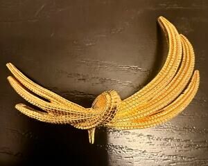 Vintage Signed Monet Gold Tone Textured Spray Brooch